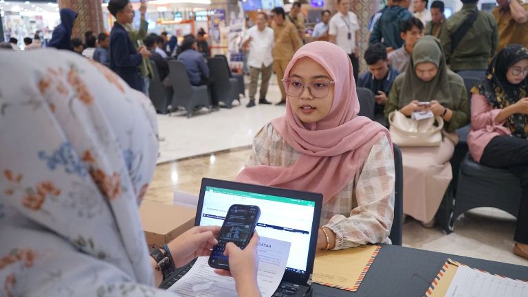 Disnaker Gresik Menggelar Walk-in Interview di Gressmall, Ratusan Pelamar Berebut 241 Posisi Pekerjaan   