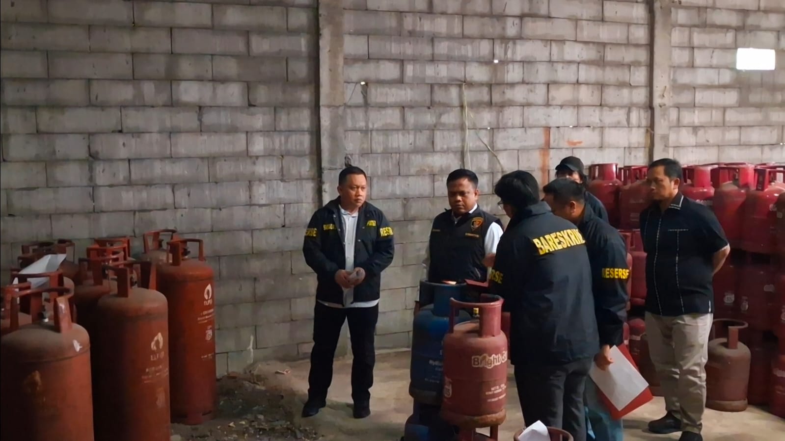 Bareskrim Gerebek Pengoplosan LPG Bersubsidi di Sidoarjo, 1.820 Tabung Disita