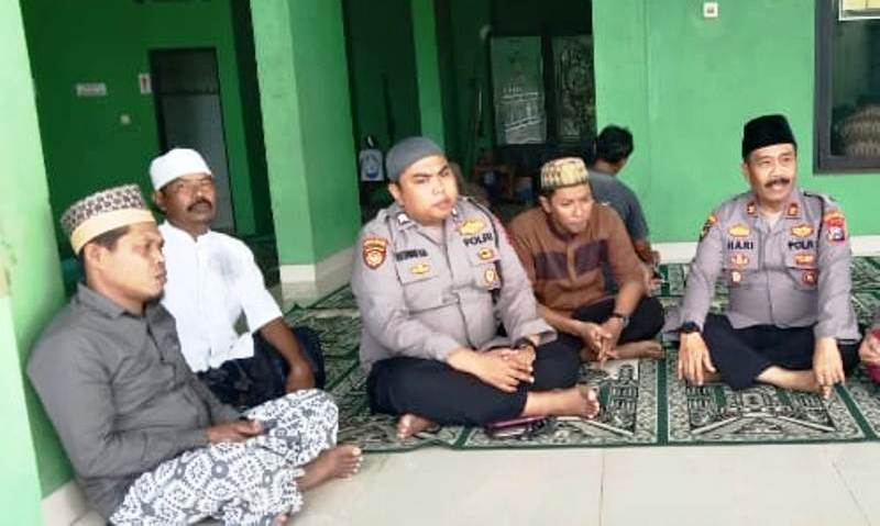 Mendekati Pemungutan Suara Pilkada Serentak, Polsek Socah Edukasi Masyarakat Desa Buluh 