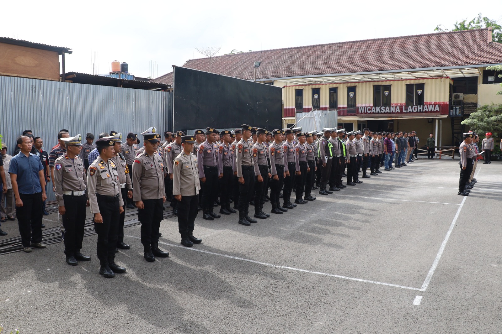 Polres Pelabuhan Tanjung Perak Siaga Amankan Pelantikan Presiden 2024