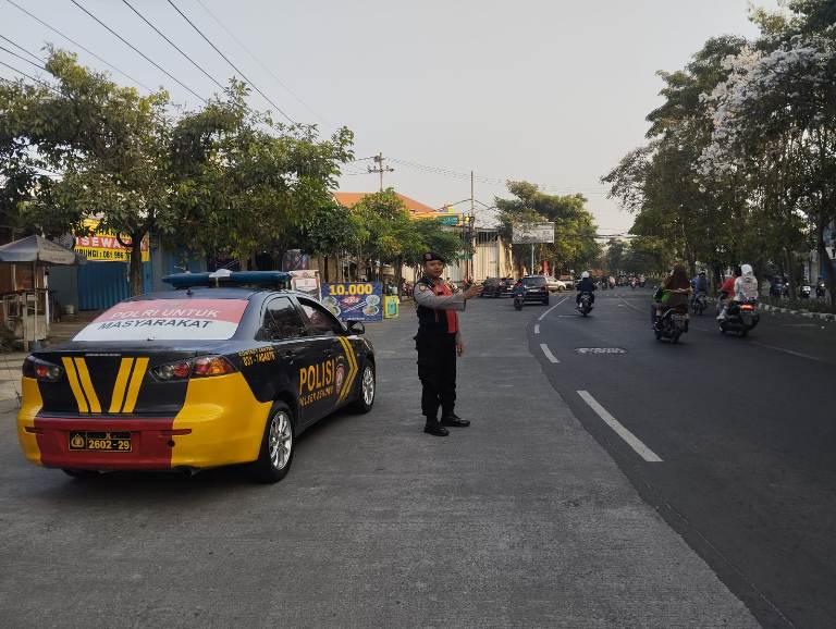 Polsek Benowo Tingkatkan Pelayanan dan Keamanan di Simpang Tiga Kendung