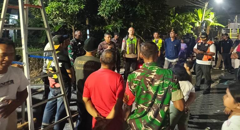 Polsek Lakarsantri Pimpin Patroli Gabungan, Pastikan Surabaya Aman dan Terkendali