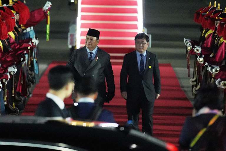 Cerita Anak-Anak Indonesia Sambut Prabowo di Seoul: Deg-degan tapi Bangga