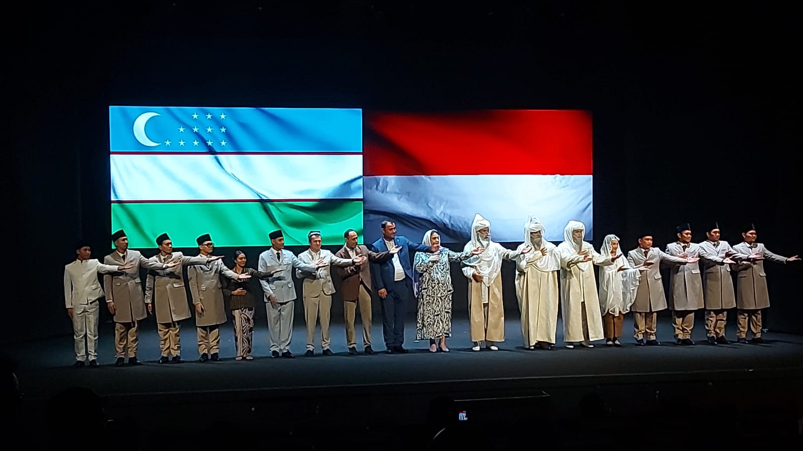 Pemkot Surabaya dan Wagub DKI Gelar Teater Sejarah Indonesia-Uzbekistan