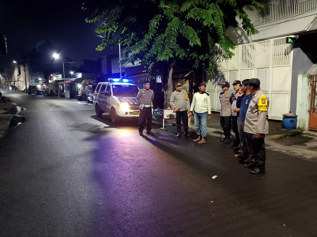 Polsek Simokerto Bubarkan Potensi Gangster di Tambakadi
