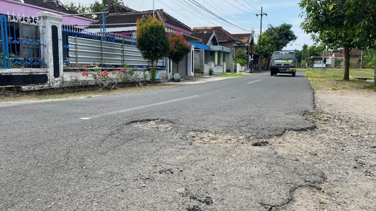 Jalan Rusak Madiun: Bahaya Mengintai, Warga Diminta Lapor