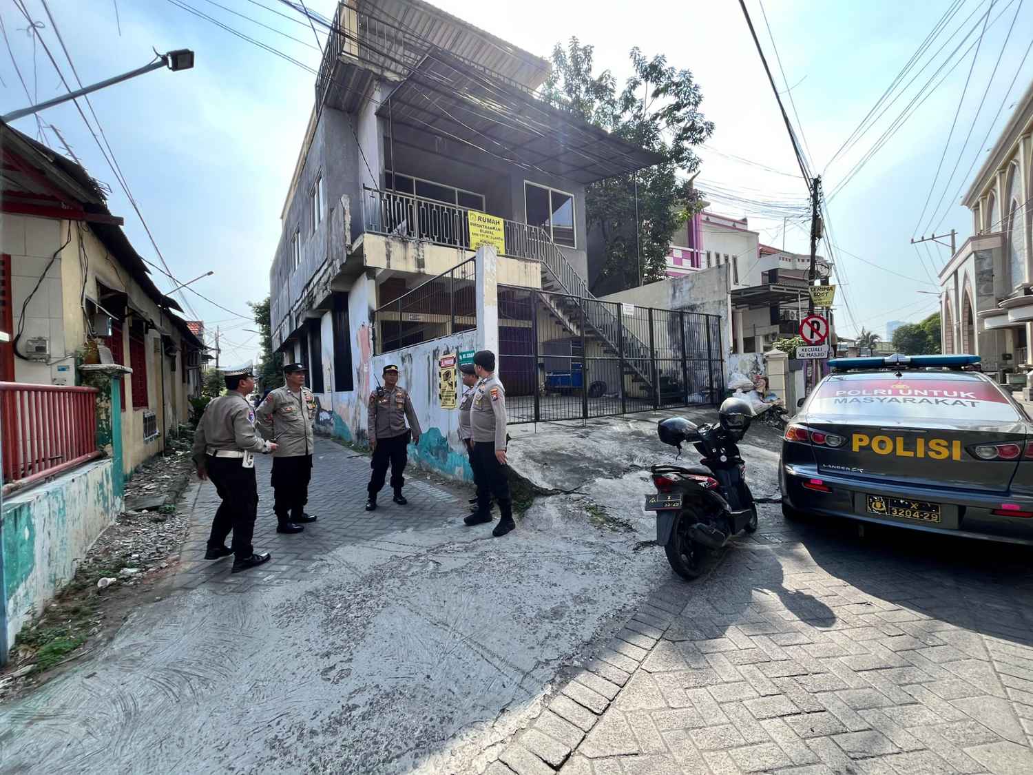 Polsek Wonocolo Gelar Patroli Rutin, Imbau Warga Tingkatkan Kewaspadaan