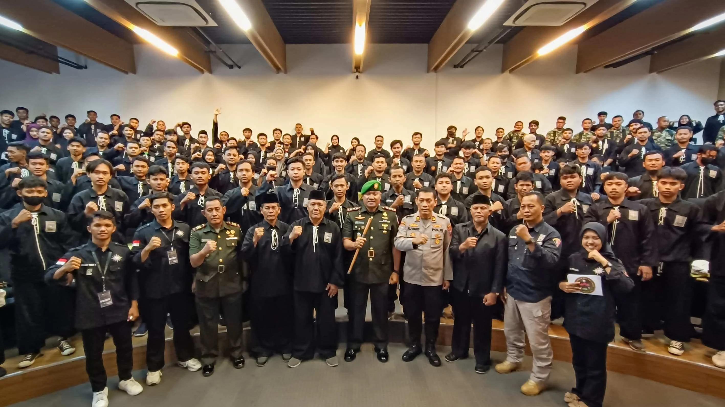 Jaga Semangat Persatuan, Dandim 0817/Gresik Bekali Ratusan Warga PSHT dengan Wawasan Kebangsaan