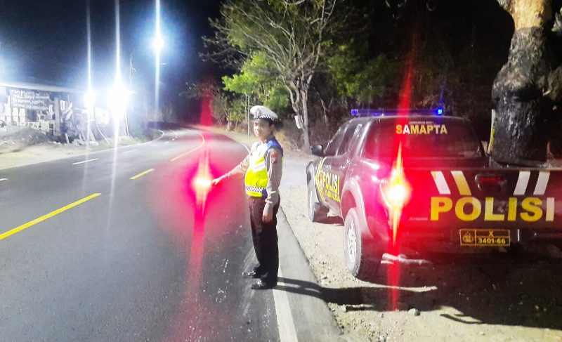 Cegah Teror Premanisme, Polsek Blega Giat Patroli di Ruas Jalan Nasional Bukit Gigir