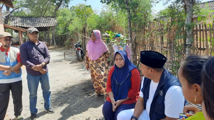 Bupati Situbondo Yakinkan Bakal Rehab Rumah Terdampak