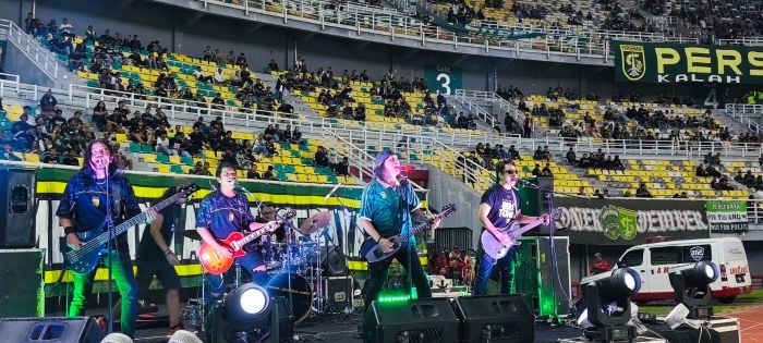 Penampilan Enerjik Roy Jeconiah Warnai Launching Tim Persebaya di Stadion GBT Surabaya