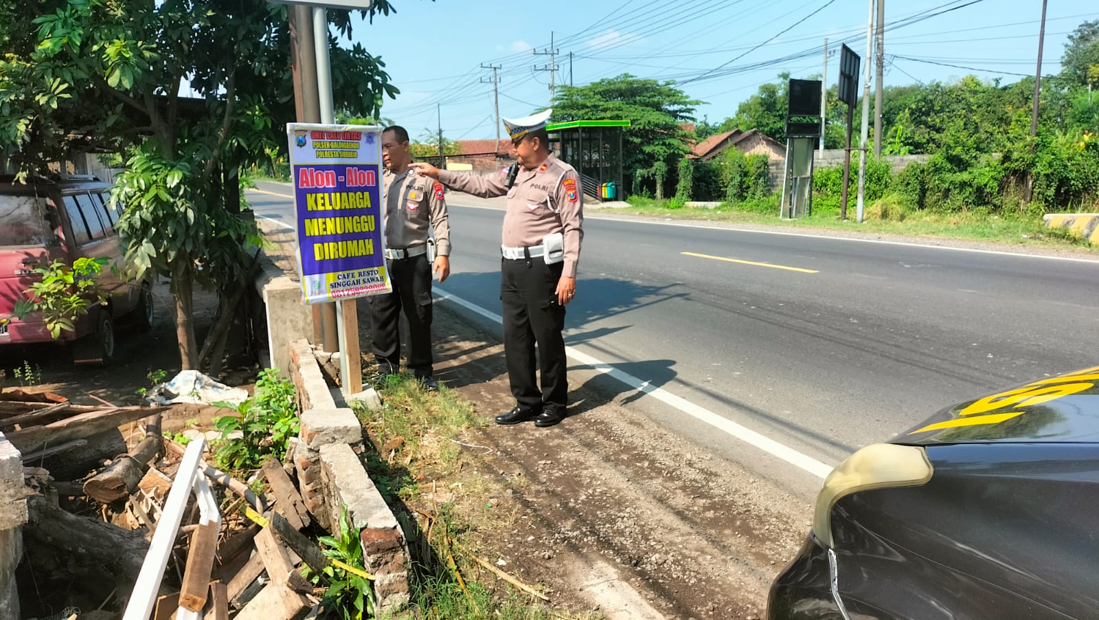 Polsek Balongbendo Pasang Imbauan Rawan Kecelakaan