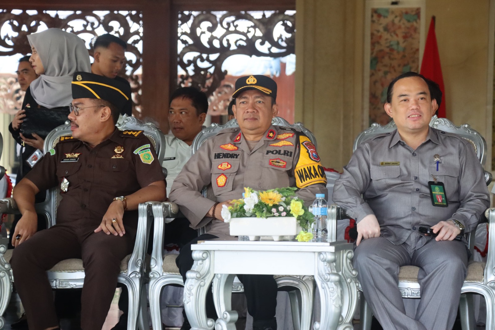 Dukung TMMD Ke-125, Personel Polres Pamekasan Siap Berbaur dengan TNI dan Warga