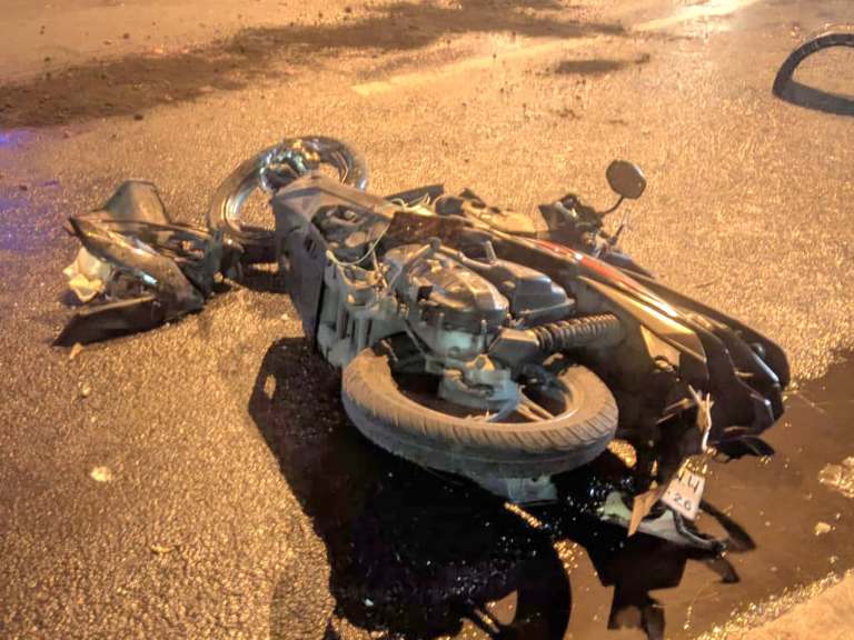 Gagal Menyalip, Pemotor Tewas Terlindas Truk Gandeng di Rejoso