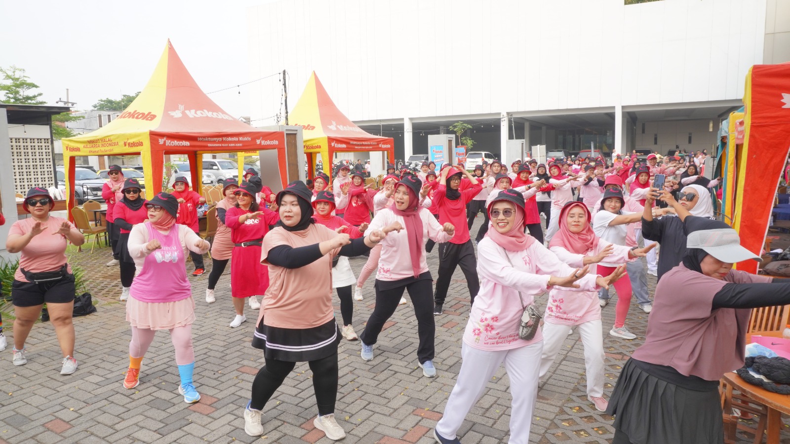 Ratusan Pejuang Kesehatan Serbu Sarapan Minggu Santai Aston Sidoarjo, Gaungkan Semangat Lawan Kanker