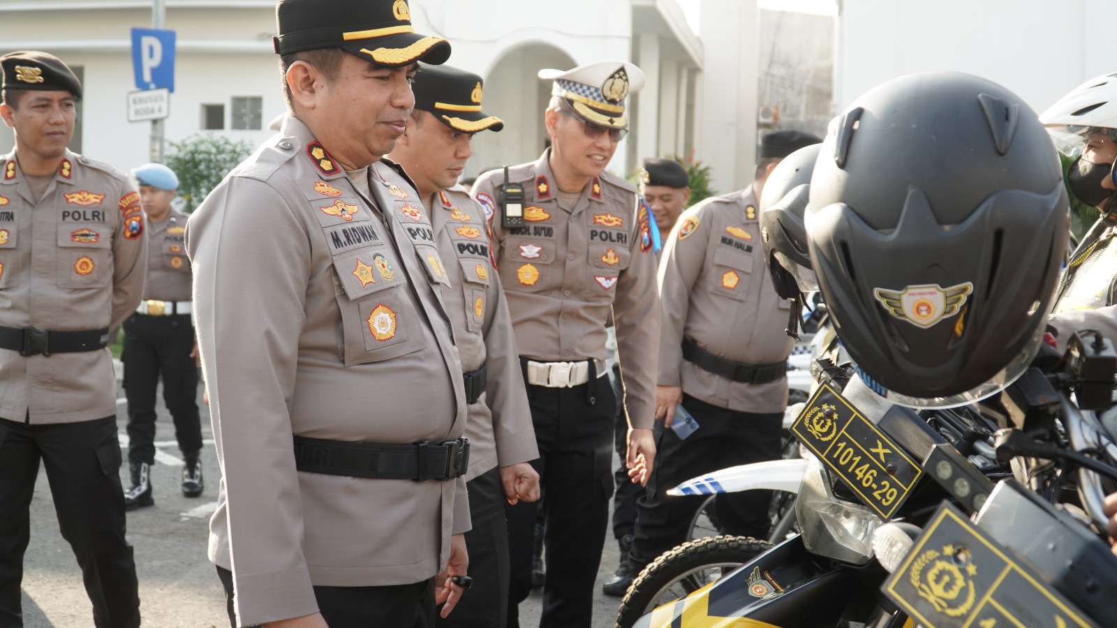 Operasi Patuh Semeru 2025 Dimulai, Polrestabes Surabaya Sikat Pelanggar Lalin dengan Tilang dan ETLE