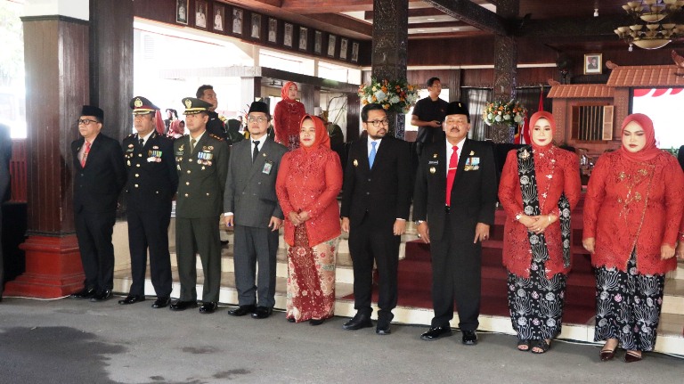 Peringati Hari Ibu Ke-97, Wakapolres Nganjuk Hadiri Upacara Forkopimda di Pendopo
