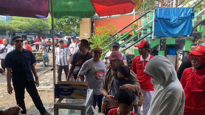 Blusukan ke Wlingi Blitar, Paslon Rizky Dapati Banyak Keluhan Infrastruktur Pasar