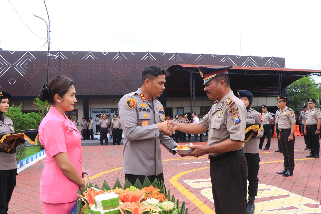 Upacara Kenaikan Pangkat Polres Ngawi Berlangsung Meriah dan Penuh Makna 