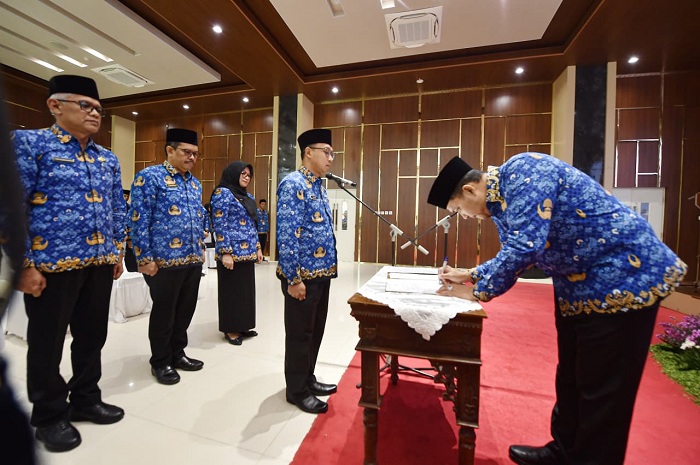 Isi Kursi Definitif Kepala Dinas, Bupati Rusdi Lantik 4 Pejabat Eselon II 