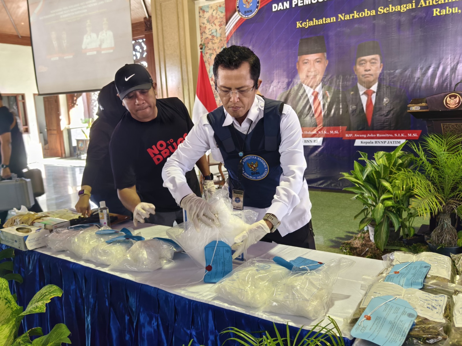 BNNP Jatim Sita 6,8 Kg Sabu dan 10,6 Kg Ganja