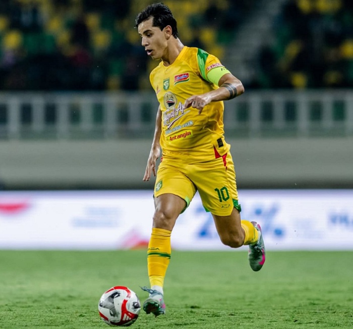 Gol Penalti Bruno Moreira Selamatkan Persebaya dari Kekalahan Lawan Dewa United