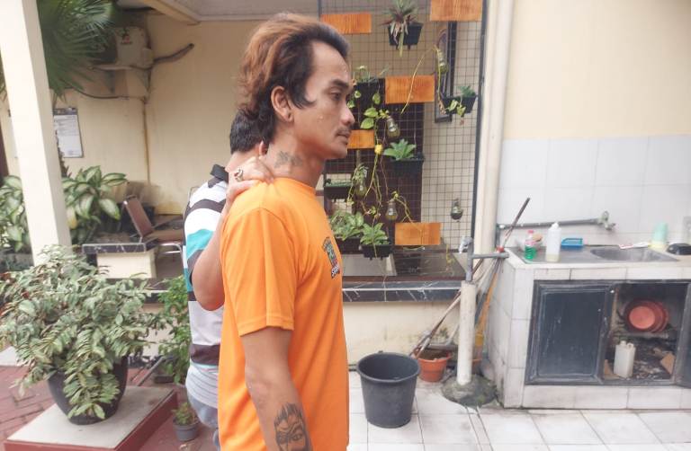 Warga Panjang Jiwo Renovasi Rumah Kos Sambil Curi Motor di Siwalankerto