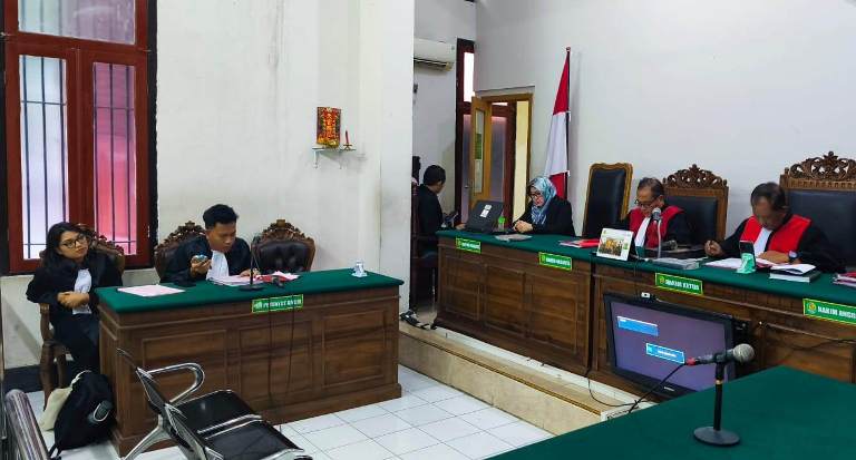 Lompati Pagar, 2 Pria Tertangkap Basah Curi Senapan Angin