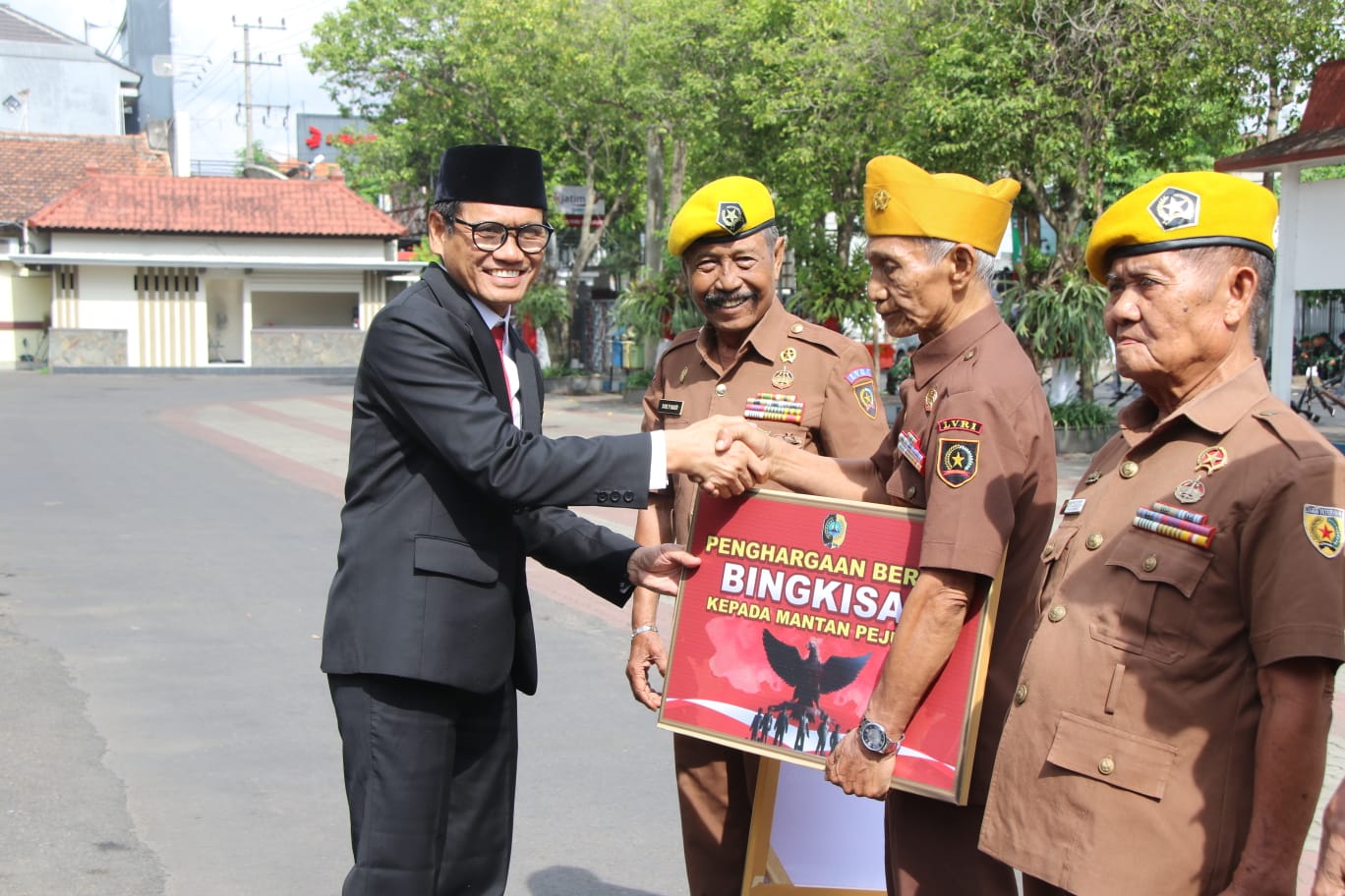 Pemkab Tulungagung Peringati Hari Kesaktian Pancasila, Mantan Pejuang Terima Penghargaan