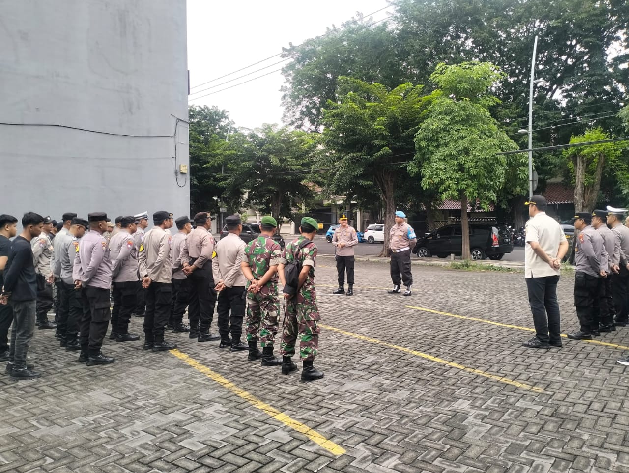 Polsek Wonocolo Sinergi Bersama 3 Pilar Amankan Malam Takbir Idulfitri 1446 H