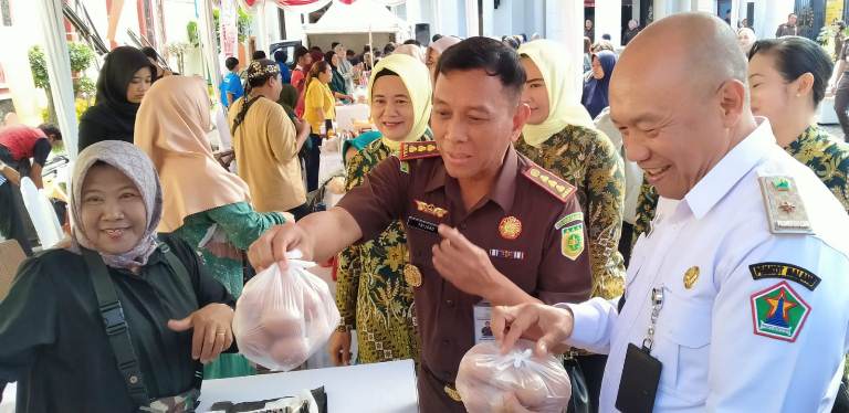 Beri Solusi Masyarakat, Kejari dan Diskopindag Kota Malang Gelar Pasar Murah 