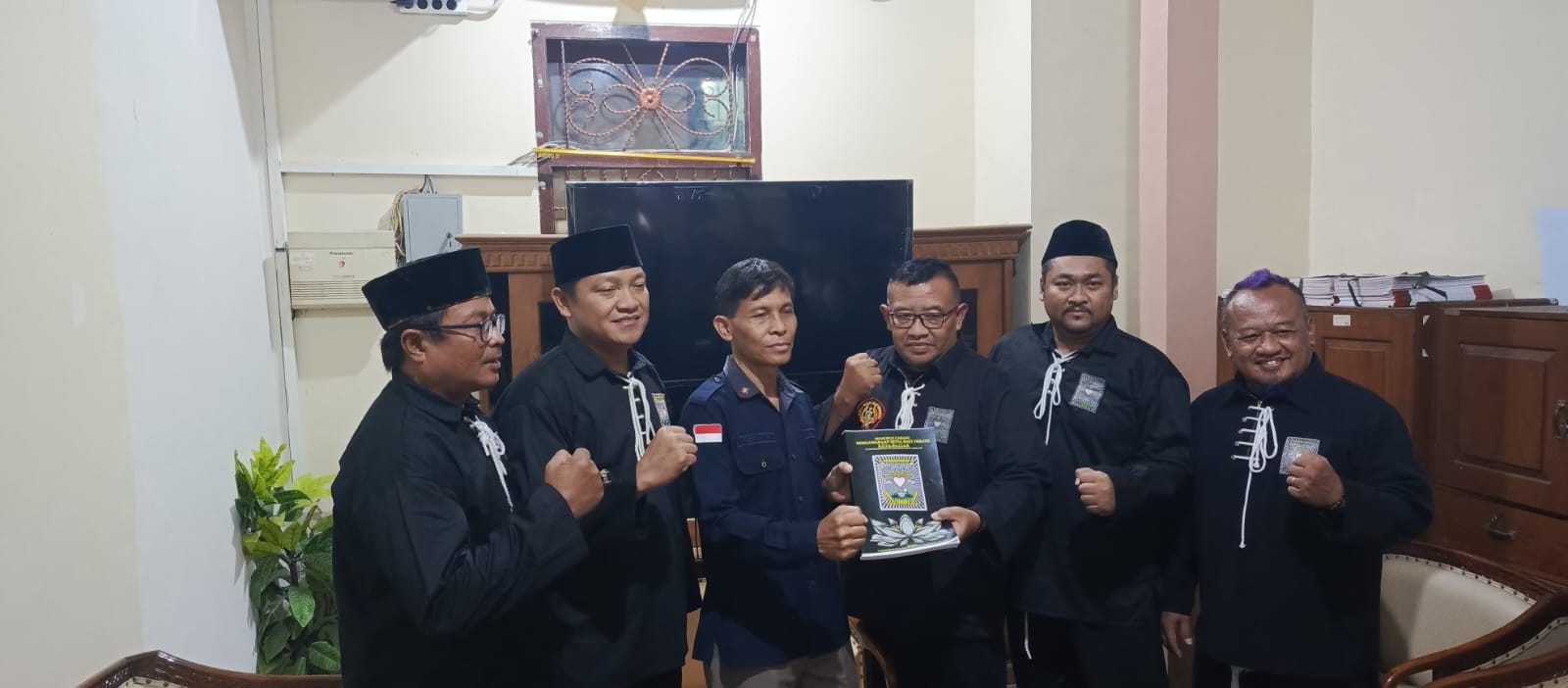 PSHT Kota Blitar Serahkan Legalitas ke Bakesbangpol, Tegaskan Hanya Satu Kepemimpinan yang Sah