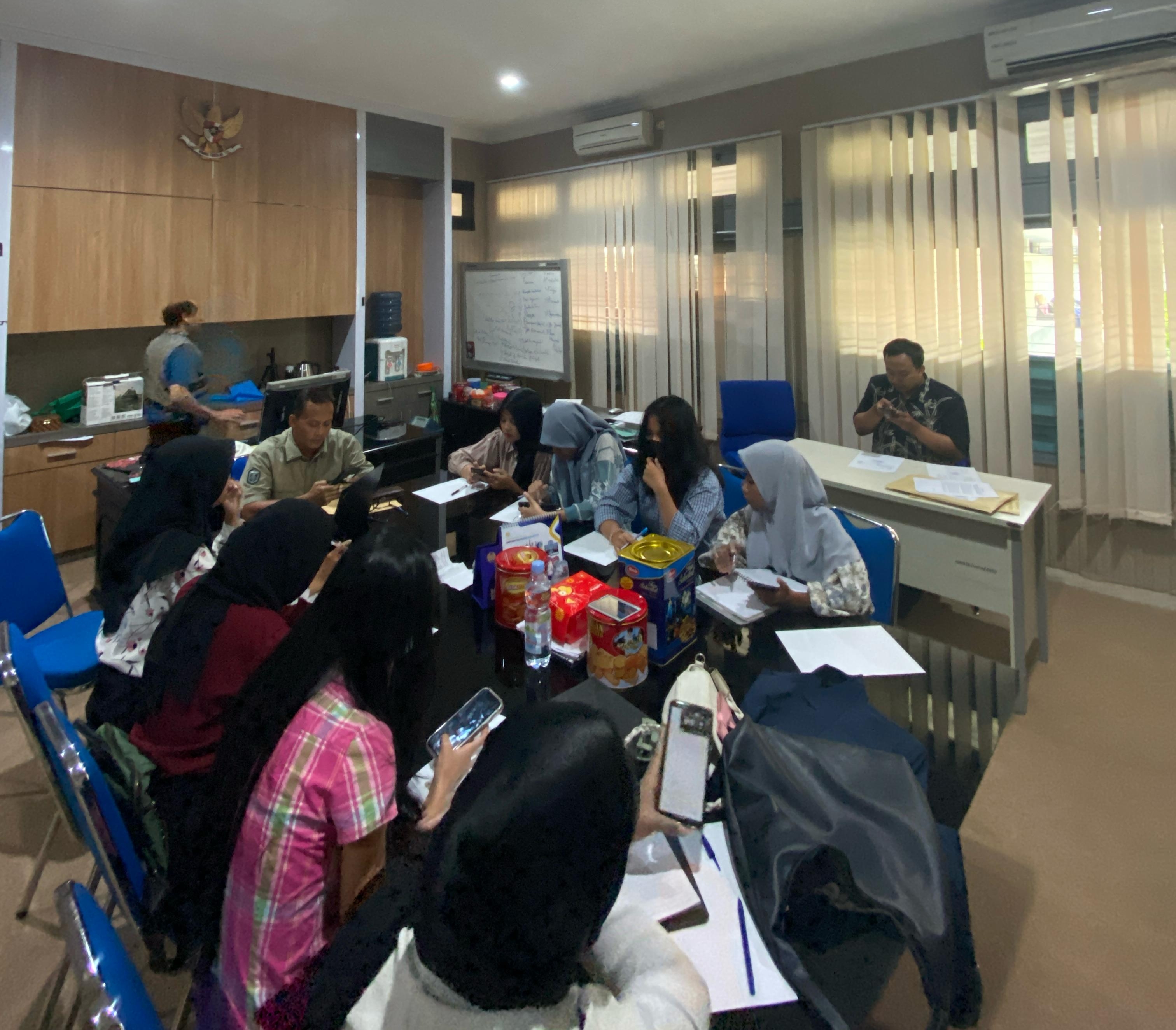 Mahasiswa Fisipol Unesa Matangkan Ilmu Jurnalistik Anti Hoaks