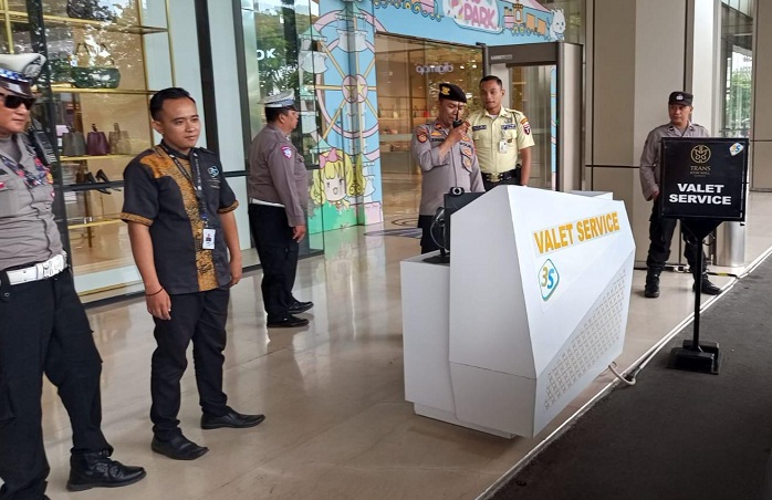 Polsek Gayungan Patroli di Trans Icon, Jamin Keamanan Pungunjung