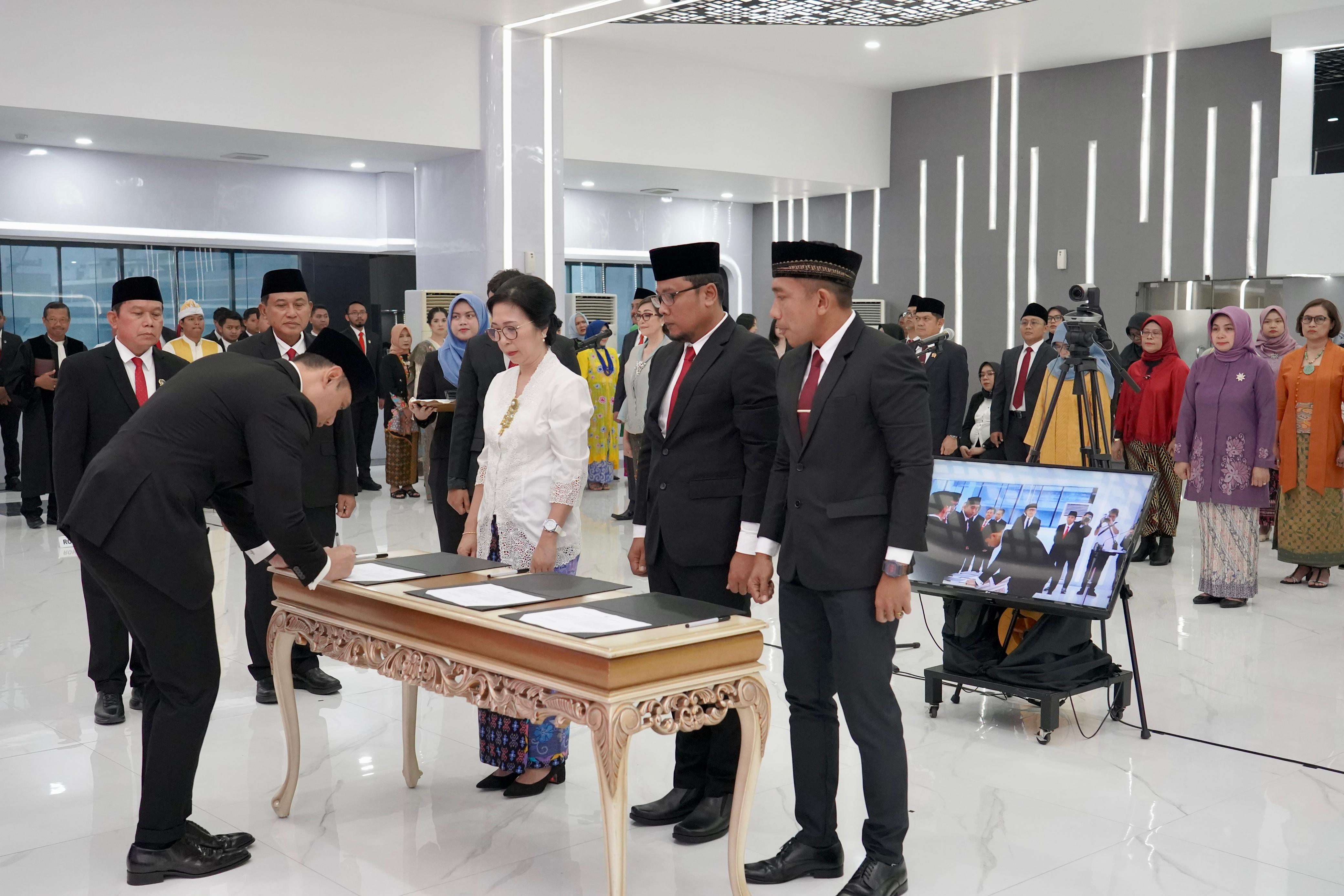 Lantik 67 Pejabat, Menteri AHY Harapkan Jajaran Kementerian ATR/BPN Bangun Semangat Integritas