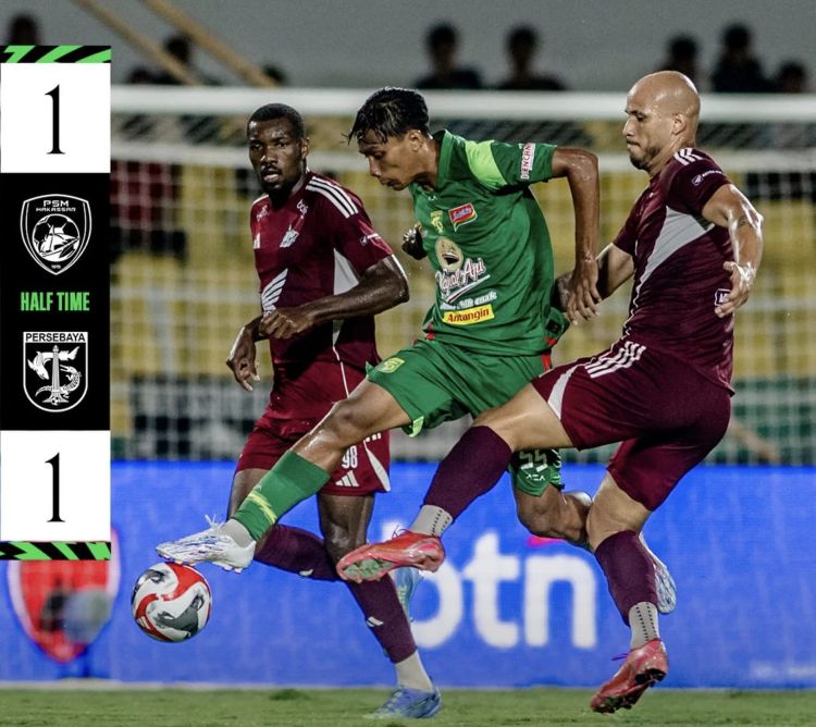 Jual Beli Serangan Warnai Babak Pertama PSM Makassar vs Persebaya Surabaya