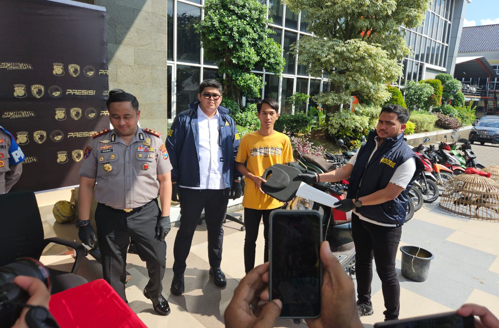 Polisi Tangkap Pelaku Penggelapan Motor dan Penadah yang Beraksi di Gresik