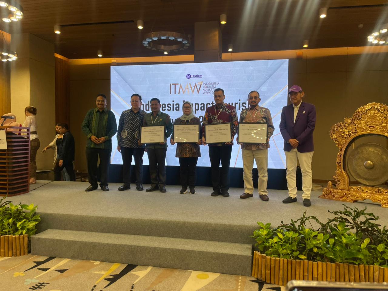Sukses Terapkan Pentahelix, Kabupaten Jember Sabet Indonesian Collaborative Partnership Regency Award 2025