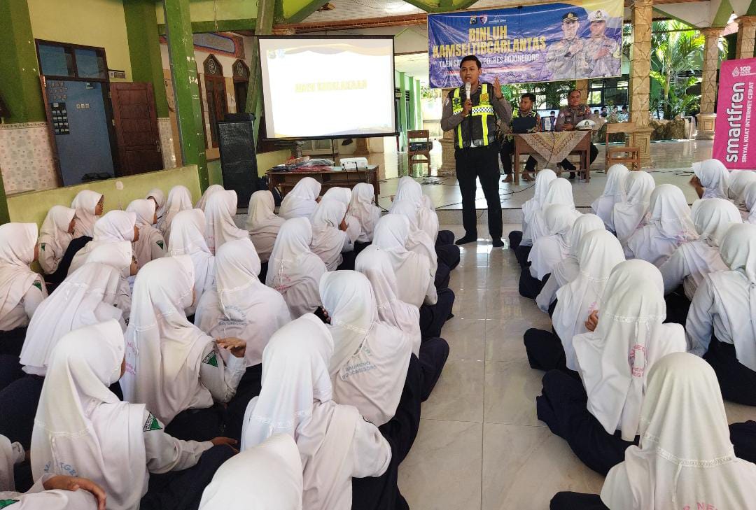 Unit Kamsel Satlantas Polres Bojonegoro Goes To School Sampaikan Imbauan Keselamatan Berlalulintas