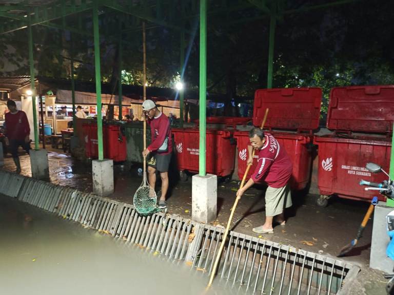 Surabaya Antisipasi Banjir, 1.470 Satgas Siaga 24 Jam