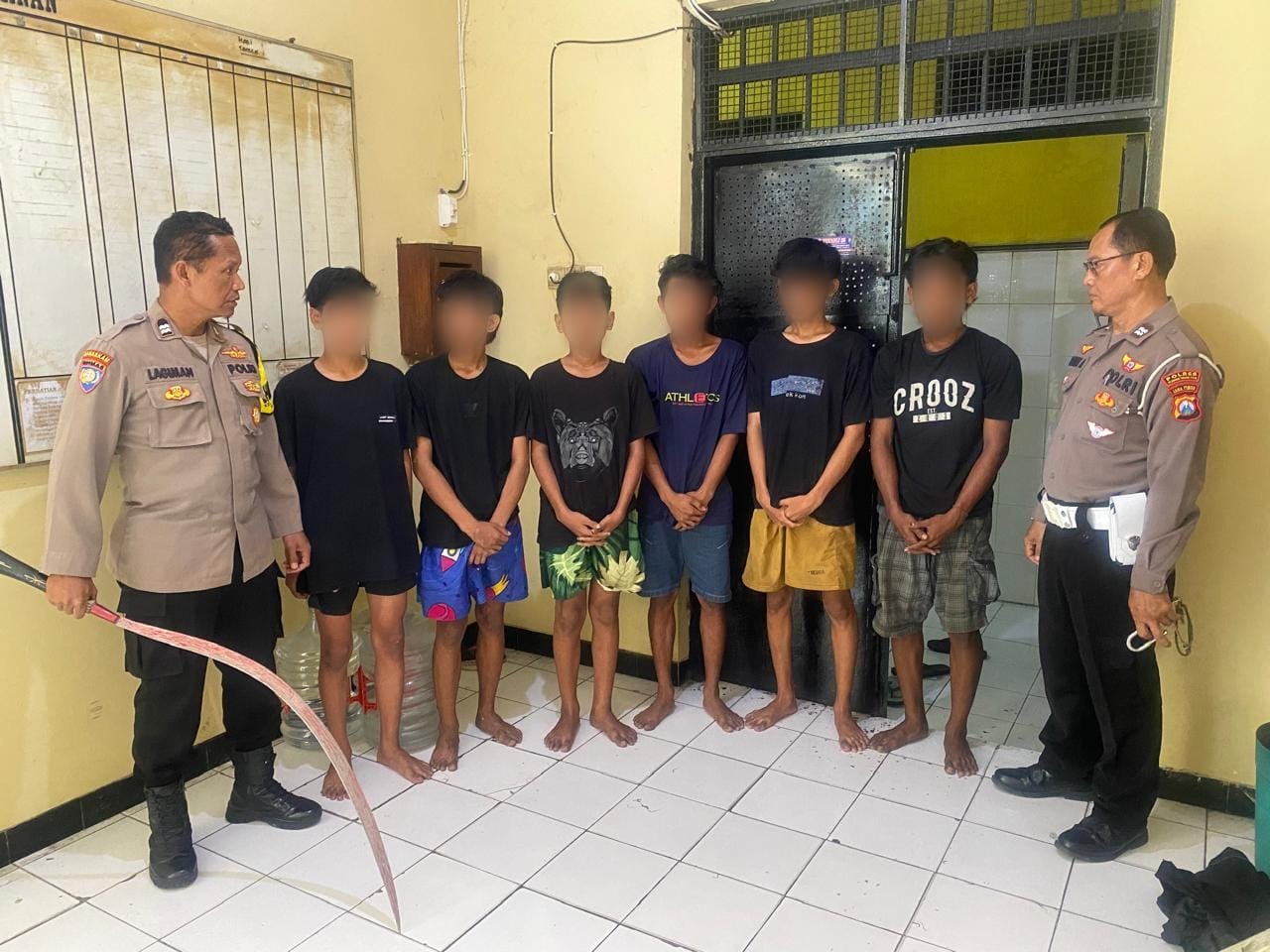 Enam Remaja Diamankan Polisi saat Hendak Tawuran di Bulak Cumpat, Celurit Ditemukan di Gerobak Sampah