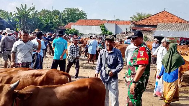 Hari Pasaran Tiba, Polsek Arosbaya Perketat Pengamanan Pasar Ternak dan Palawija