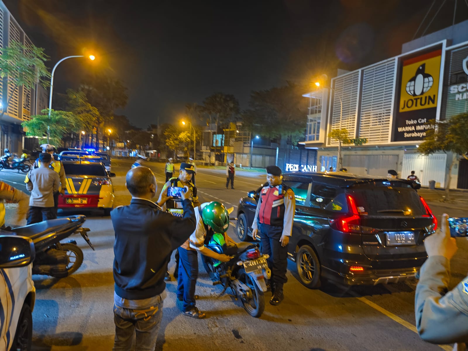 Polsek Lakarsantri Patroli Gabungan Rayon 7, Ciptakan Keamanan Malam Hari