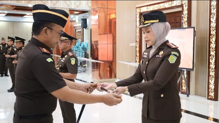 Kajati Jatim Lantik Yenita Sari Sebagai Kajari Jember dan Minta Bekerja Responsif