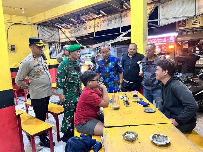 Patroli Gabungan Polsek Wonocolo Tegas Batasi Jam Malam Anak