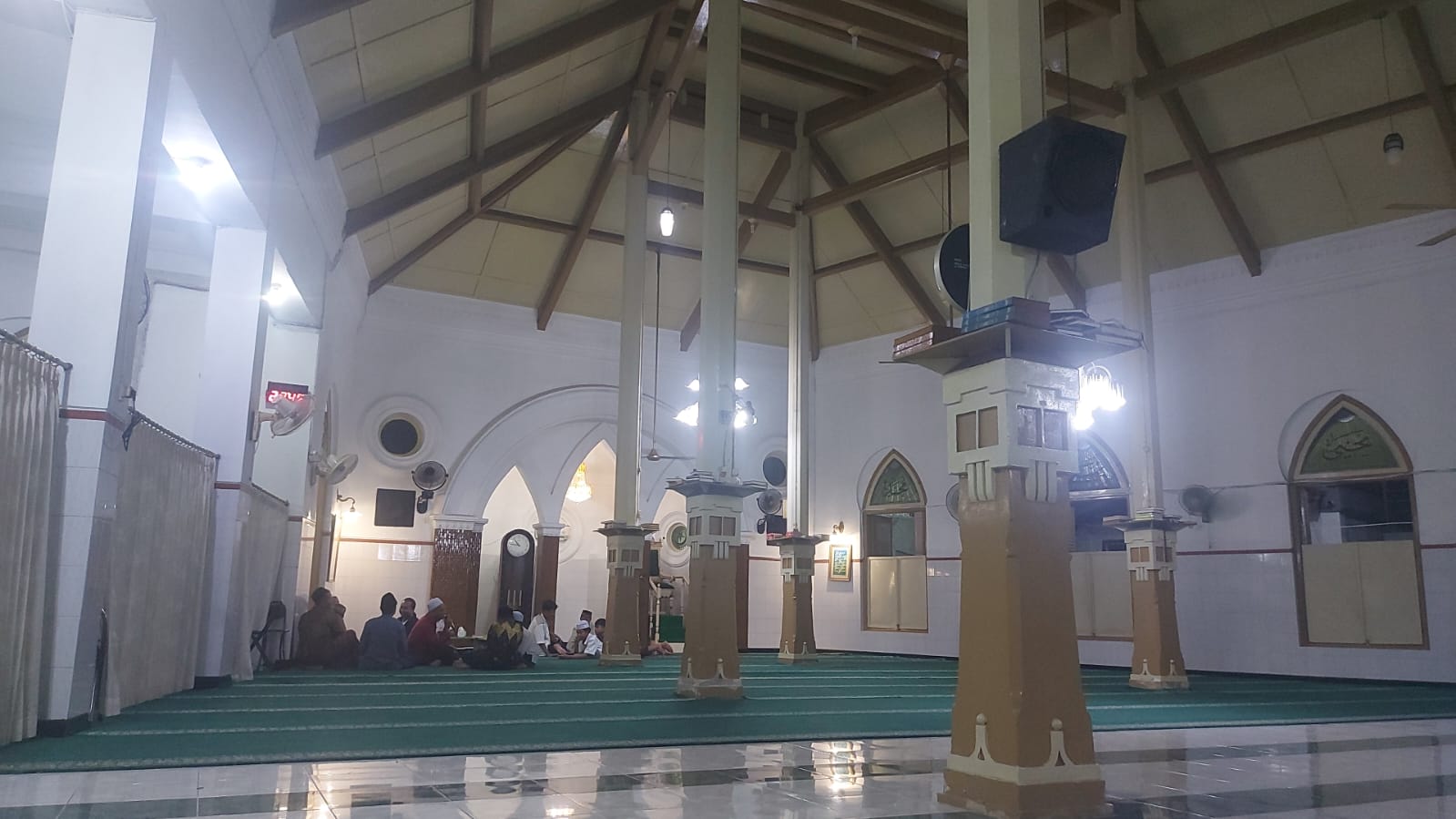 Tarawih di Masjid Peneleh, 1 Malam 1 Juz