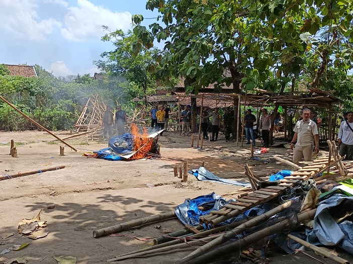 Polres Magetan Bongkar Arena Judi Sabung Ayam di Desa Setren, TNI-Polri Tindak Tegas Perjudian
