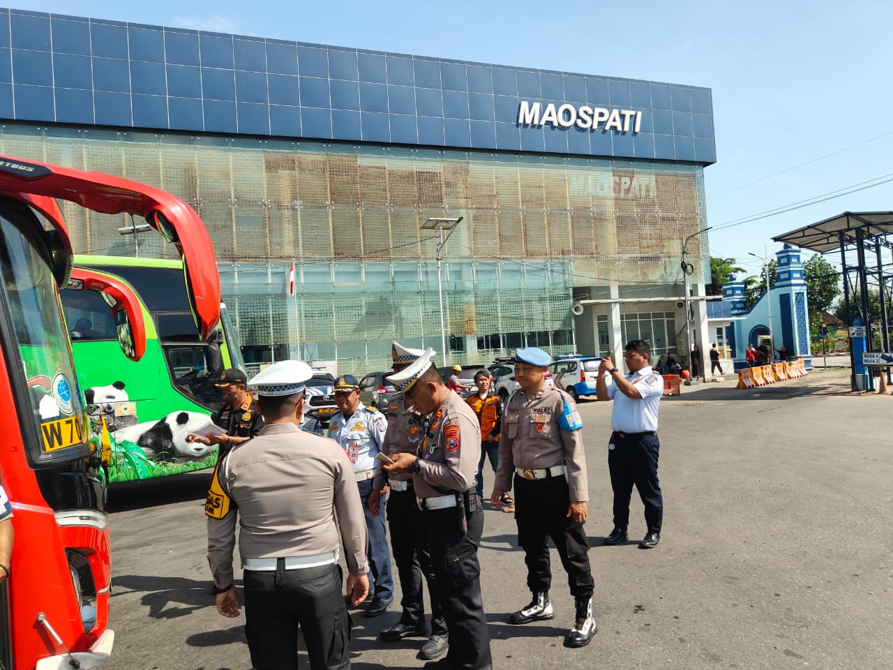 Polres Magetan Gelar Ramp Check dan Cek Kesehatan Gratis di Terminal Maospati