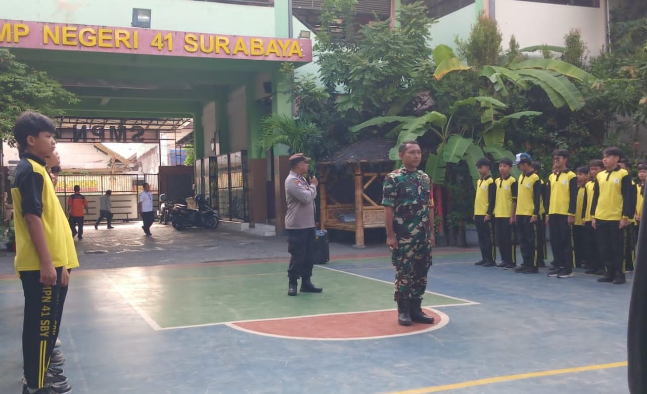 Polsek Simokerto Sambangi SMPN 41 Surabaya, Sampaikan Pesan Kamtibmas Jelang Libur Nataru