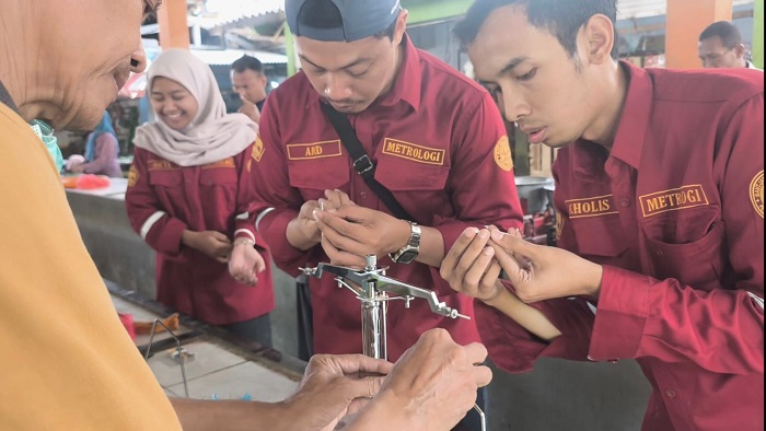 Pemkab Gresik Perkuat Perlindungan Konsumen Lewat Tera Timbangan Pedagang